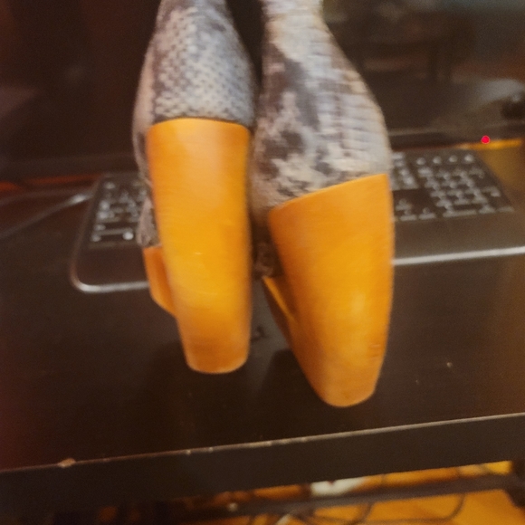 Jeffrey Campbell wooden cutout boots - Picture 4 of 5